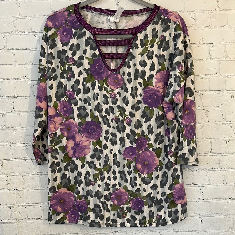 Honeyme Print Women's Top in Magenta and Gray